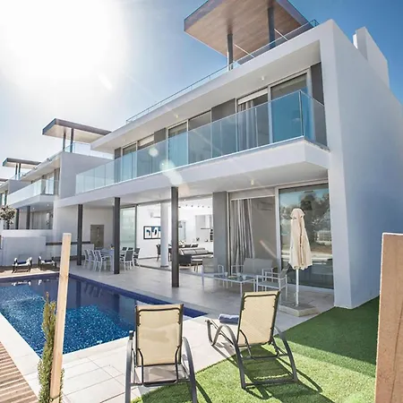 Rent Your Dream Holiday And Look Forward To Relaxing Beside Your Private Pool 1709 Willa Protaras