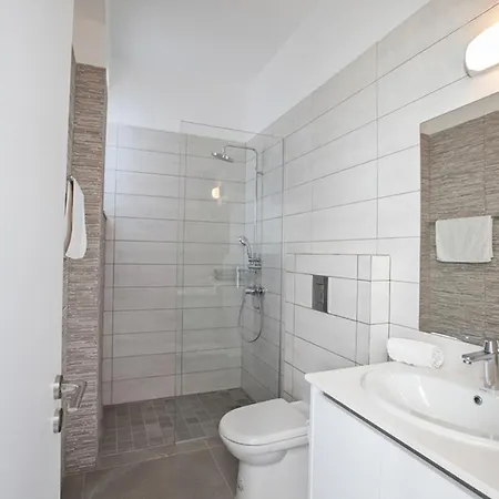 Rent Your Dream Holiday And Look Forward To Relaxing Beside Your Private Pool 1709 Willa *