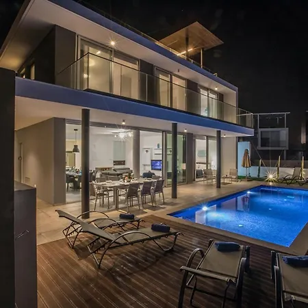 Rent Your Dream Holiday And Look Forward To Relaxing Beside Your Private Pool 1709