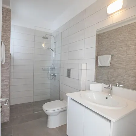 Willa Rent Your Dream Holiday And Look Forward To Relaxing Beside Your Private Pool 1709